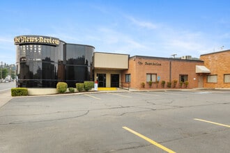 345 NE Winchester St, Roseburg, OR à louer Photo du bâtiment- Image 1 de 6