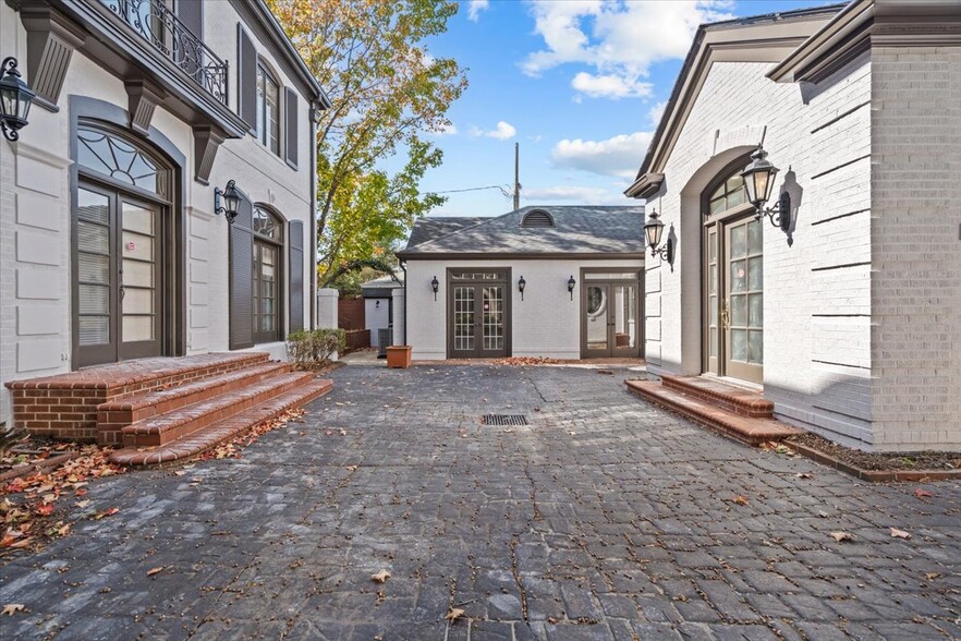 711 W Wade Hampton Blvd, Greer, SC à louer - Photo du bâtiment - Image 2 de 18