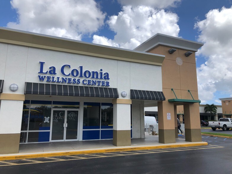 5710 N University Dr, Tamarac, FL à louer - Photo du bâtiment - Image 3 de 8