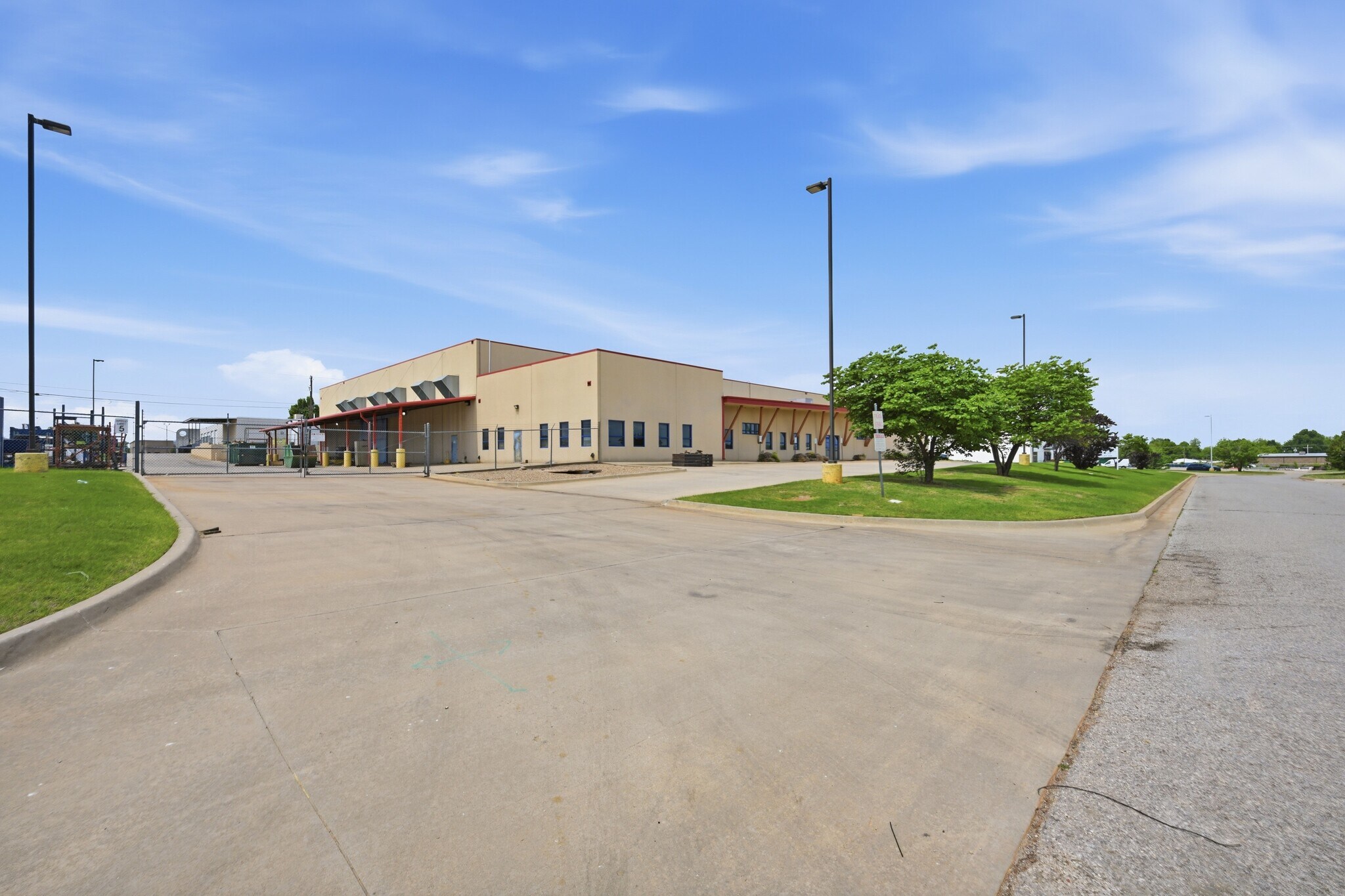 3225 Melcat Dr, Oklahoma City, OK à vendre Photo du bâtiment- Image 1 de 13