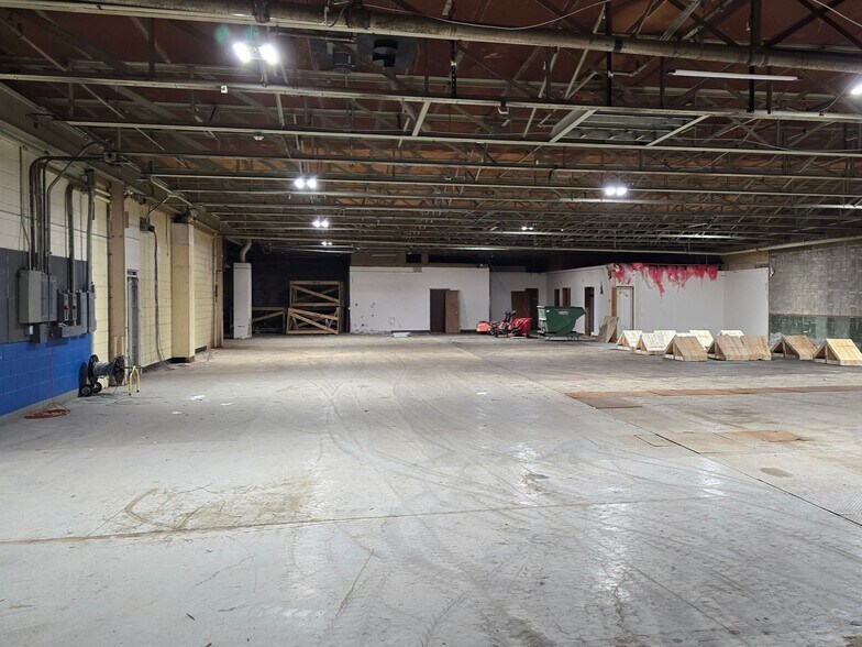 23 N Division St, Auburn, NY à vendre - Photo du bâtiment - Image 2 de 10