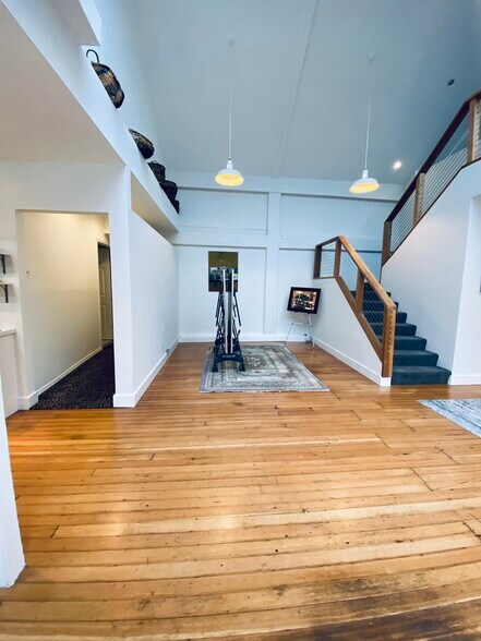 263 Hatch Ln, Burlingame, CA à louer - Photo du bâtiment - Image 3 de 9