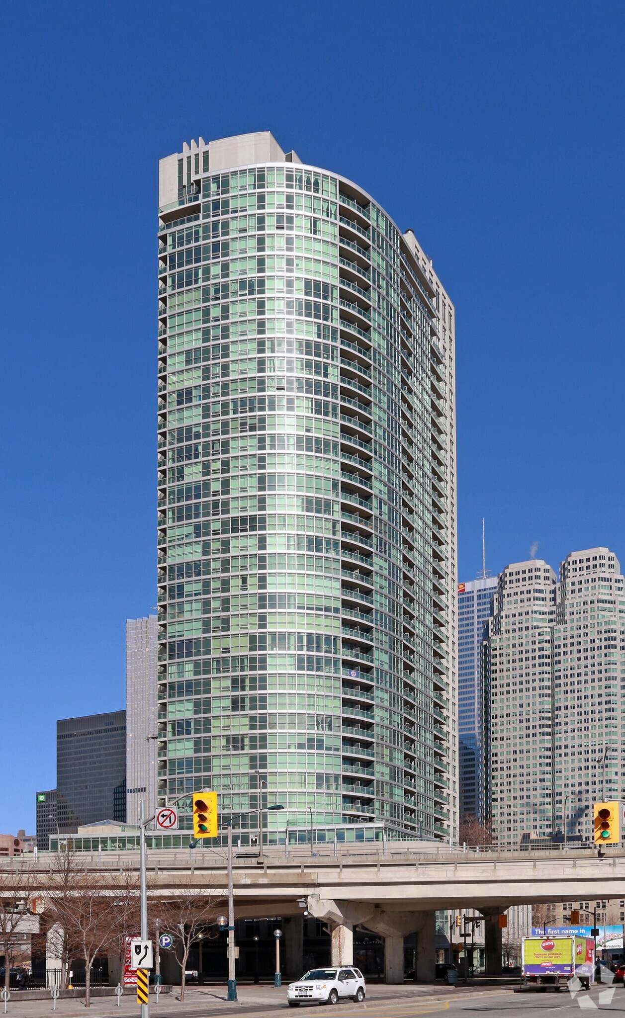 18 Yonge St, Toronto, ON à vendre Photo principale- Image 1 de 1