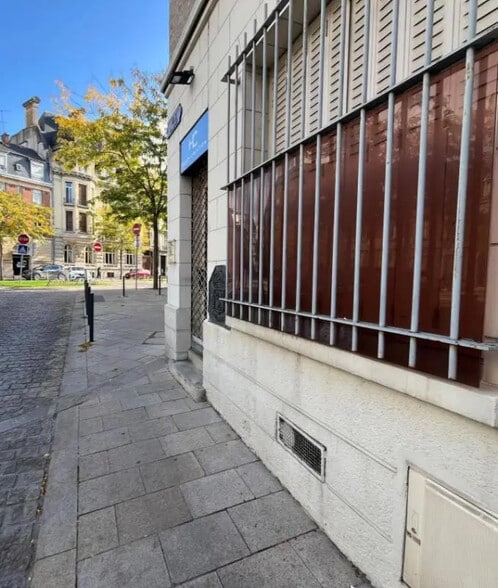 Retail in Reims for lease - Building Photo - Image 3 of 8