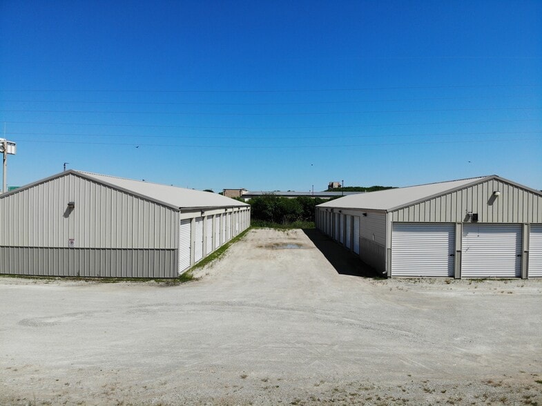 2285 Northern Rd, Neenah, WI for sale - Building Photo - Image 3 of 22