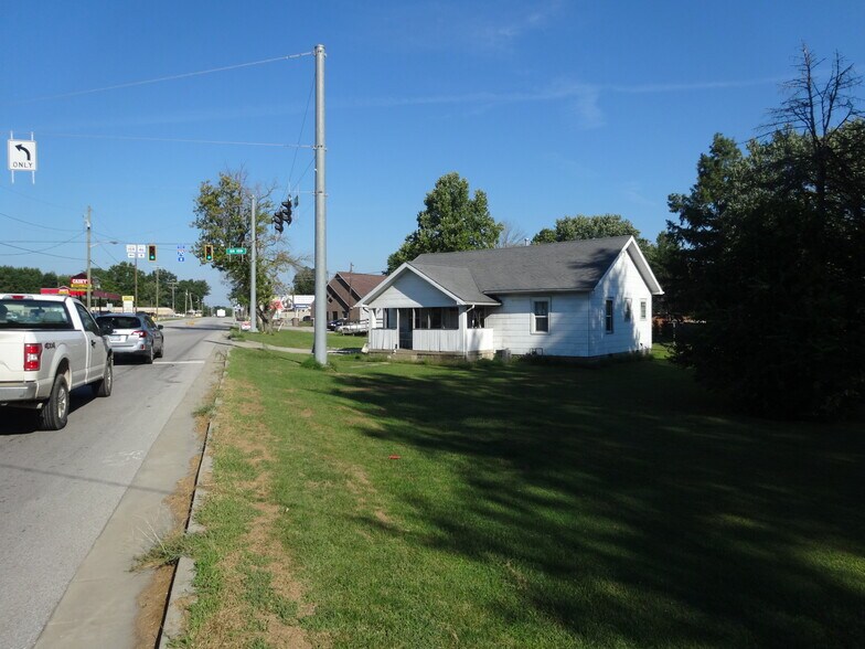 7310 State Road 46, Terre Haute, IN à vendre - Photo du bâtiment - Image 3 de 4