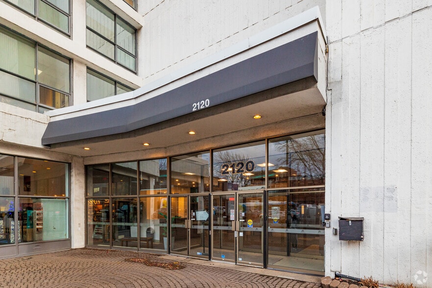 2120 Rue Sherbrooke E, Montréal, QC for lease - Building Photo - Image 3 of 4