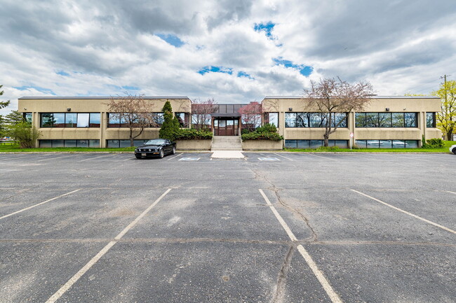 Plus de détails pour 220 Advance Blvd, Brampton, ON - Bureau à vendre