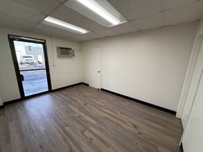 8030-8040 Remmet Ave, Canoga Park, CA à louer Photo intérieure- Image 1 de 6