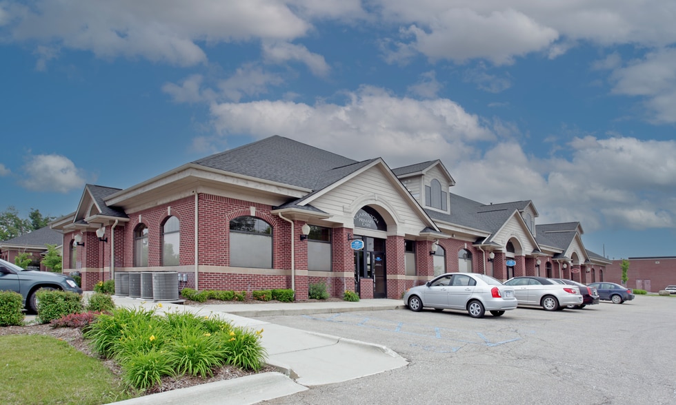 6548 Town Center Dr, Independence Township, MI à louer - Photo du bâtiment - Image 1 de 1