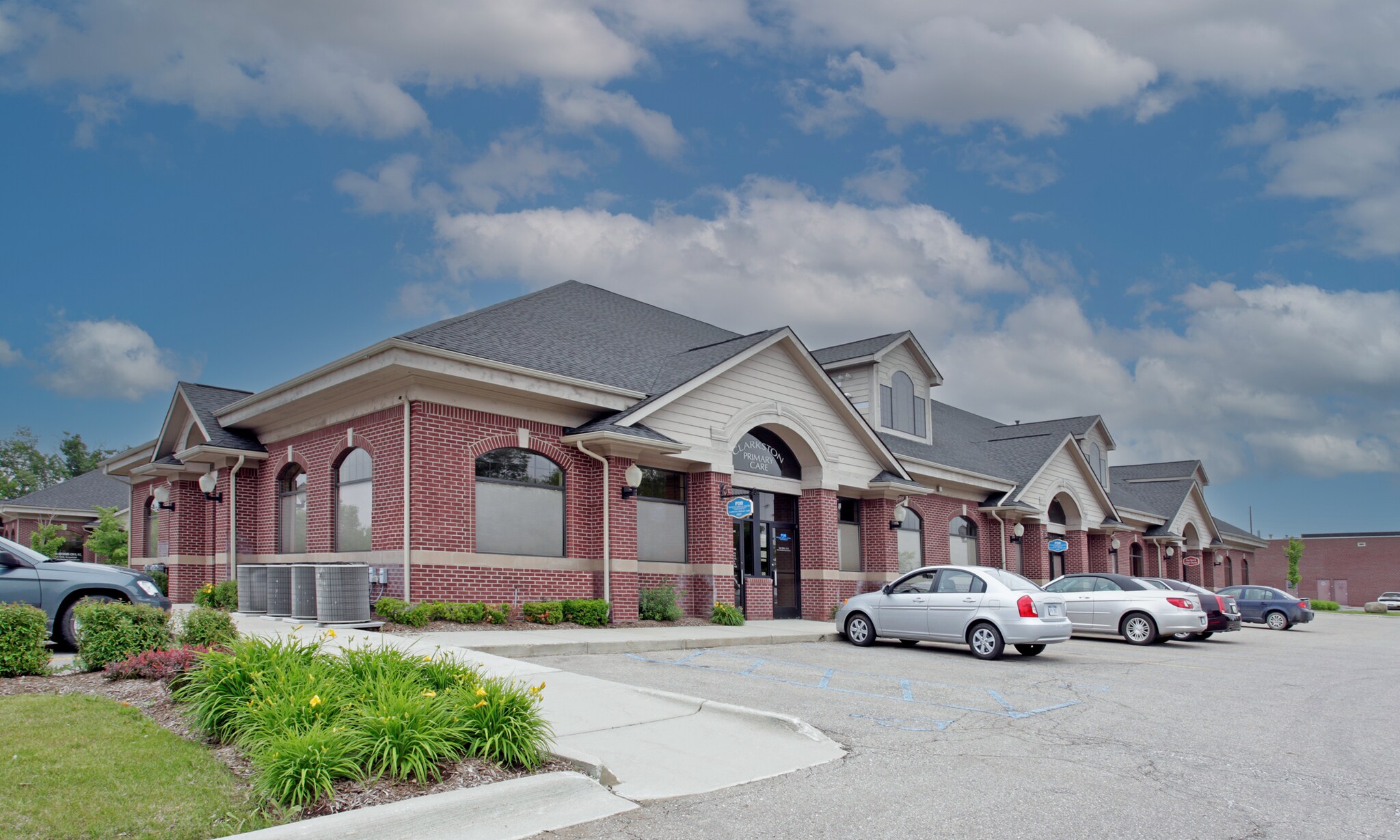 6548 Town Center Dr, Independence Township, MI à louer Photo du bâtiment- Image 1 de 2