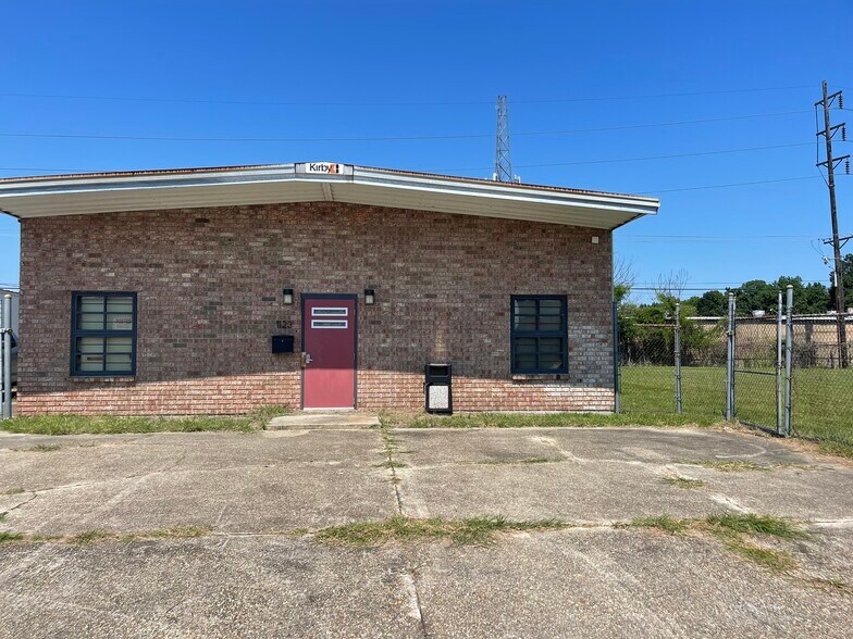 1123 N Carrollton Ave, Baton Rouge, LA à vendre - Photo du bâtiment - Image 2 de 17