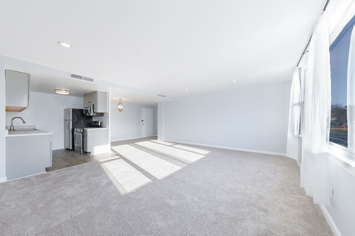 4600 Duke St, Alexandria, VA 22304 - Unit 413 - - Interior Photo - Image 1 of 9