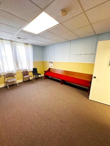 9801 Cooper Church Dr, Louisville, KY à vendre - Photo du bâtiment - Image 3 de 11