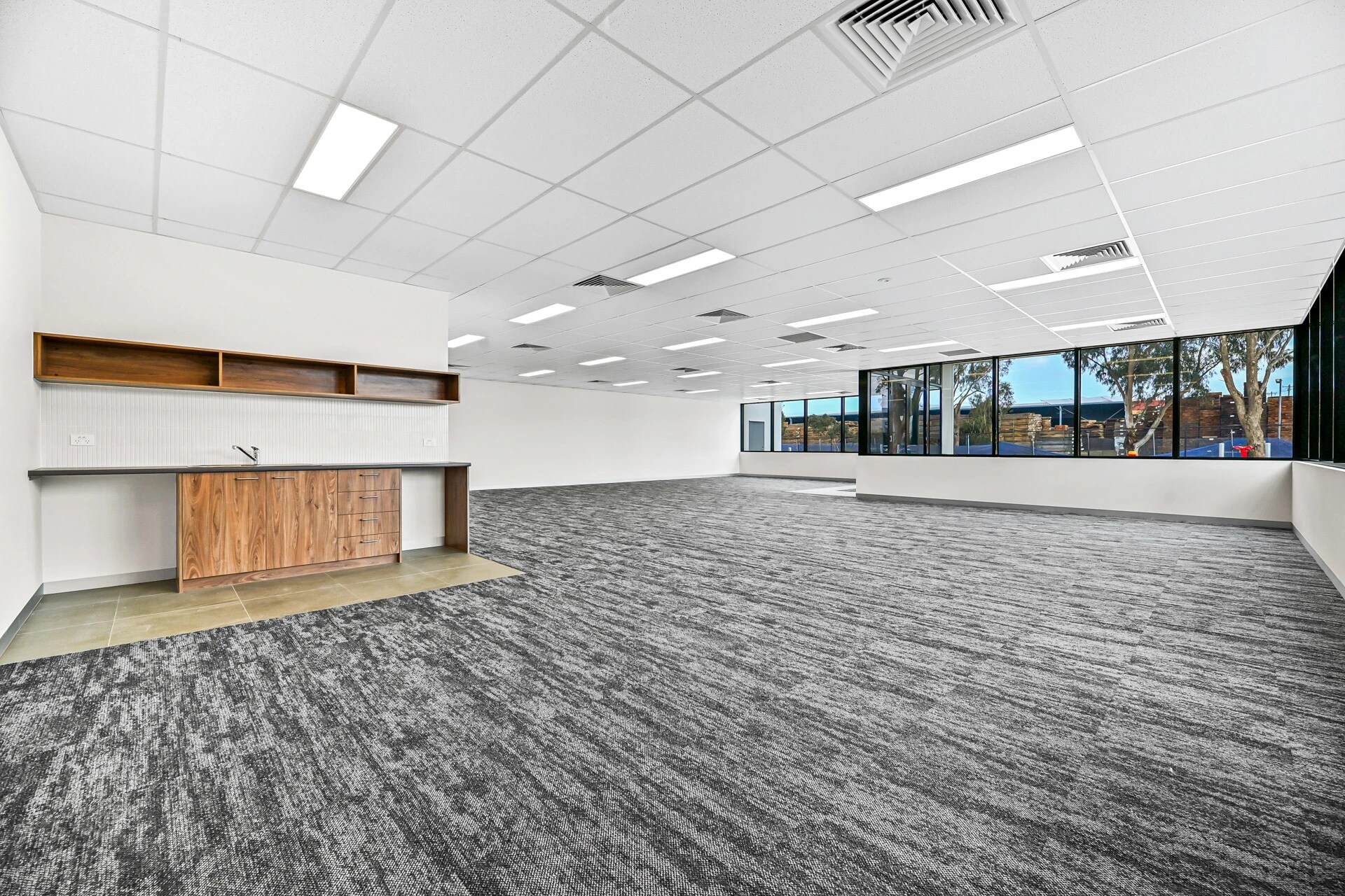 79 Star Cres, Hallam for lease Interior Photo- Image 1 of 5