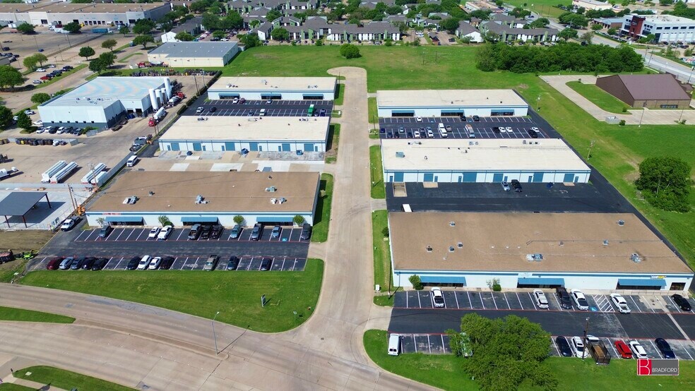 2601-2621 Aero Dr, Grand Prairie, TX à louer - Photo du bâtiment - Image 1 de 9
