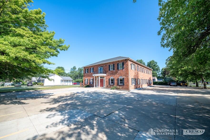 5555 Mayfield Rd, Cleveland, OH à vendre - Photo du bâtiment - Image 3 de 19