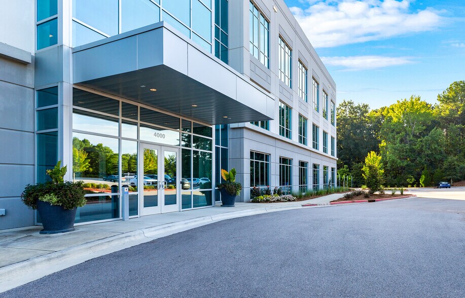 4000 Paramount Pky, Morrisville, NC à louer - Photo du bâtiment - Image 3 de 16