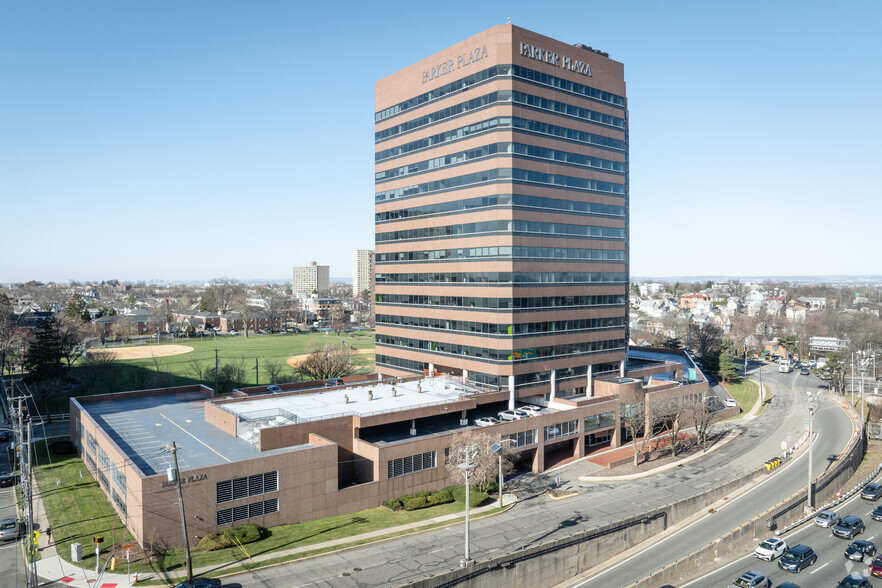 400 Kelby St, Fort Lee, NJ for lease - Building Photo - Image 1 of 7