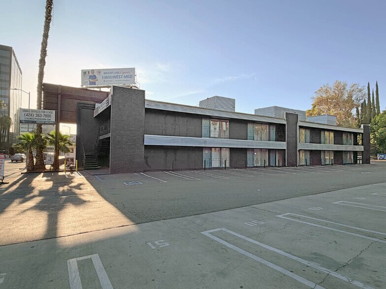 16218 Ventura Blvd, Encino, CA à louer - Photo du bâtiment - Image 2 de 3