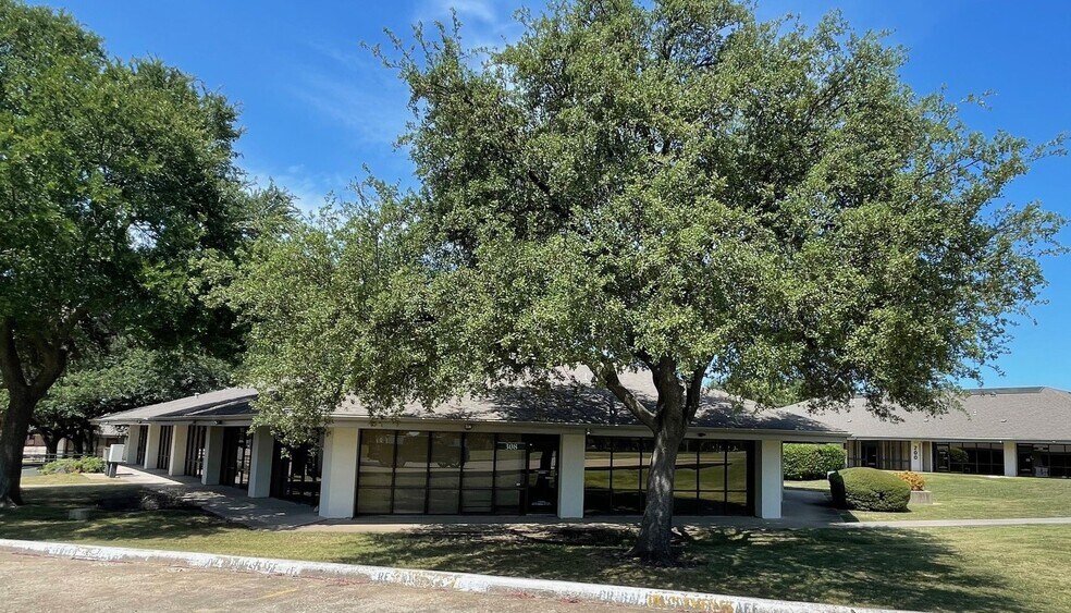 3900 W 15th St, Plano, TX à louer - Photo du bâtiment - Image 3 de 5