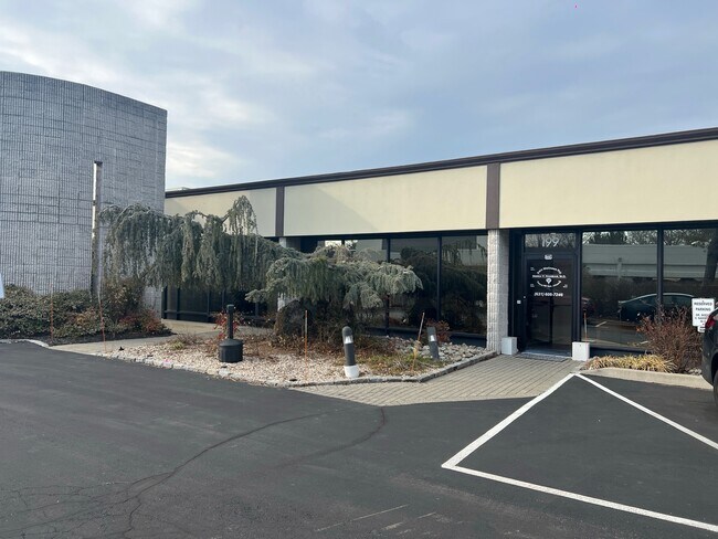 Plus de détails pour 185-205 Froehlich Farm Blvd, Woodbury, NY - Bureau/Médical à louer