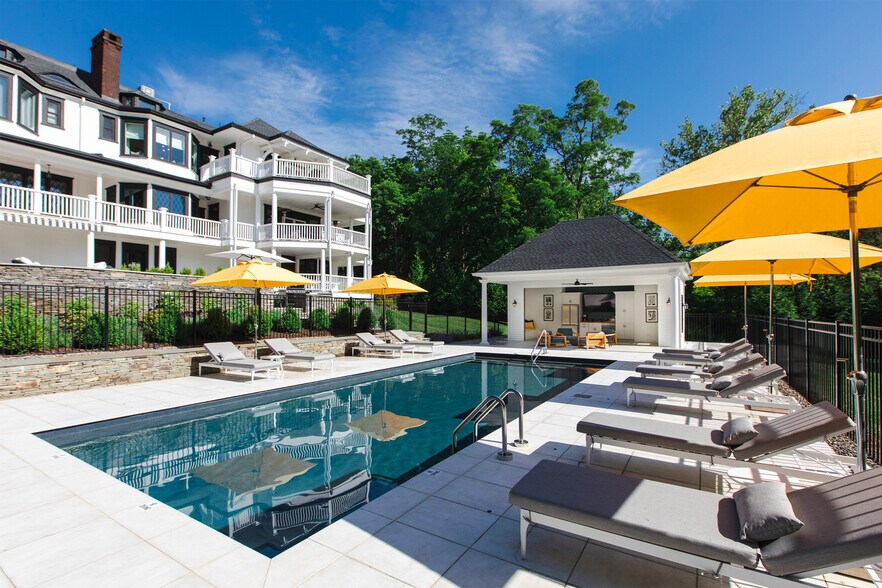 9 Chambers Rd, West Park, NY à vendre - Photo du bâtiment - Image 2 de 60