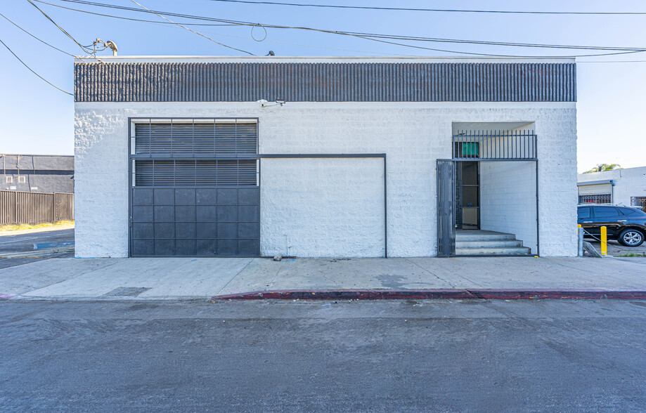 934 Avila St, Los Angeles, CA à vendre - Photo du bâtiment - Image 1 de 39