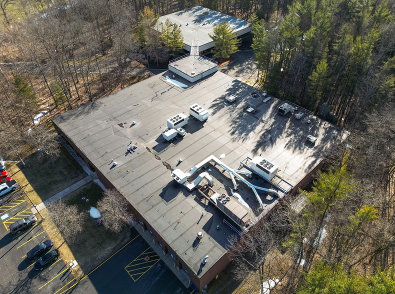 770 Warren Rd, Ithaca, NY à louer - Photo du bâtiment - Image 2 de 29