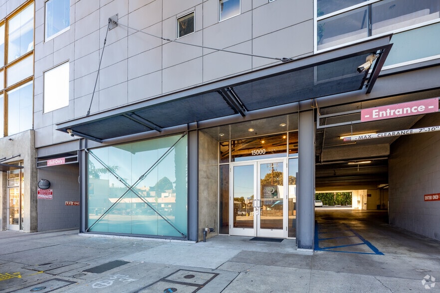 15000 Ventura Blvd, Sherman Oaks, CA à louer - Photo du bâtiment - Image 3 de 17