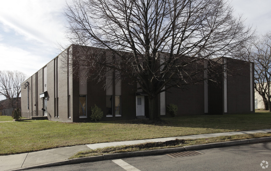 57 Grand St, Moonachie, NJ à louer - Photo principale - Image 1 de 1