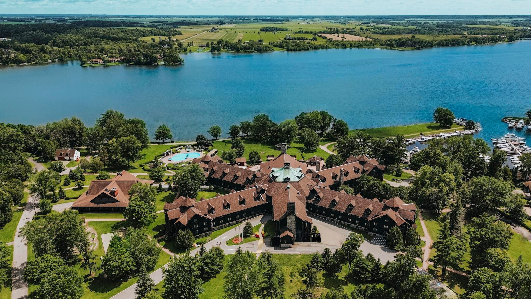 392 Rue Notre-Dame, Montebello, QC for sale Primary Photo- Image 1 of 24