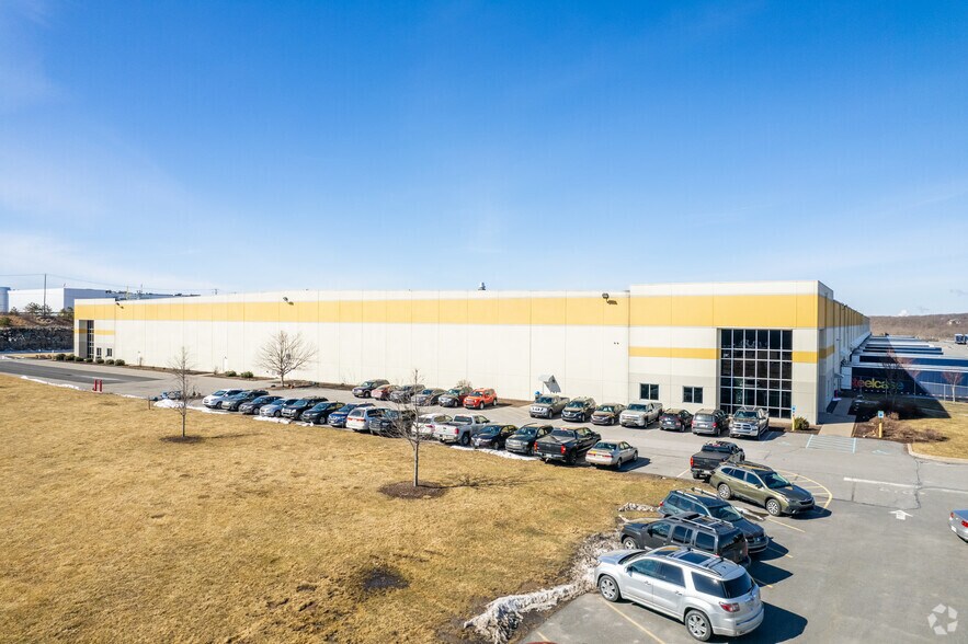 68 Green Mountain Rd, Hazleton, PA à louer - Photo du bâtiment - Image 2 de 8