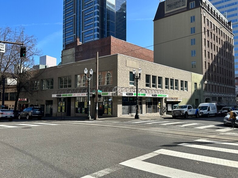 822-838 SW 10th Ave, Portland, OR for lease - Building Photo - Image 3 of 7