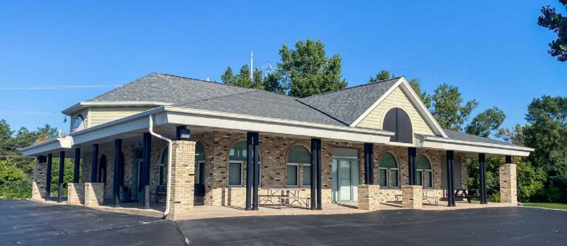 560 Bay View Rd, Mukwonago, WI à vendre - Photo du bâtiment - Image 3 de 11