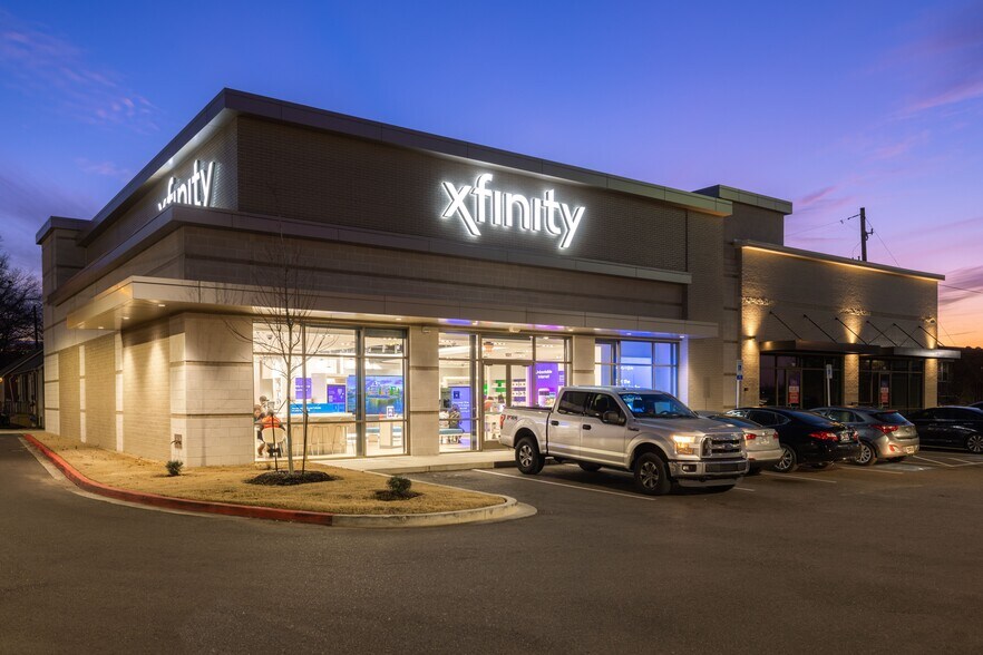 2847 Poplar Ave, Memphis, TN à louer - Photo du bâtiment - Image 2 de 28