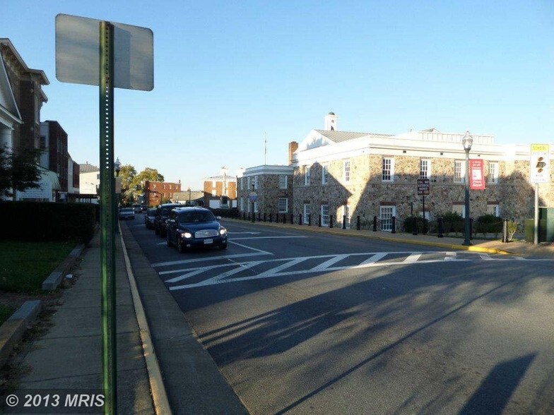 27 S Royal Ave, Front Royal, VA à louer - Photo du bâtiment - Image 3 de 52