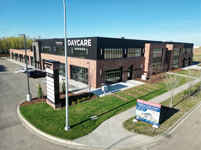 895 Pembina Rd, Sherwood Park, AB à louer - Photo du bâtiment - Image 2 de 5