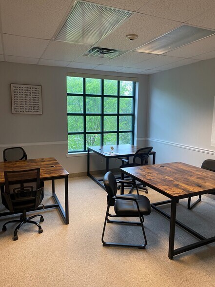 14 Breakneck Hill Rd, Lincoln, RI à louer - Photo intérieure - Image 2 de 14