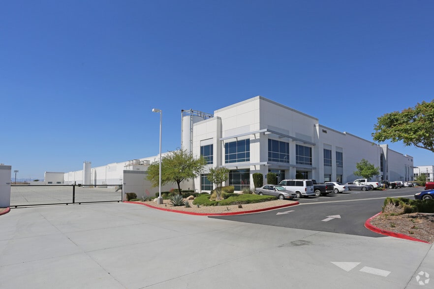 13415 Sabre St, Victorville, CA for lease - Building Photo - Image 1 of 3