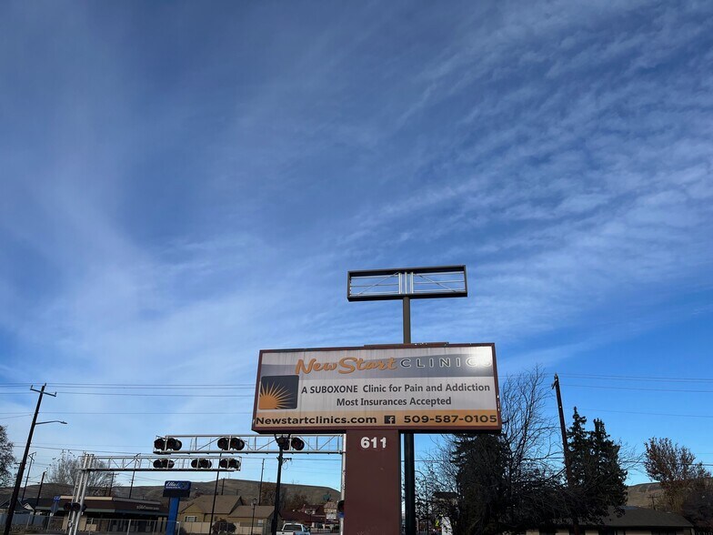 611 N 1st St, Yakima, WA à vendre - Photo du bâtiment - Image 2 de 9