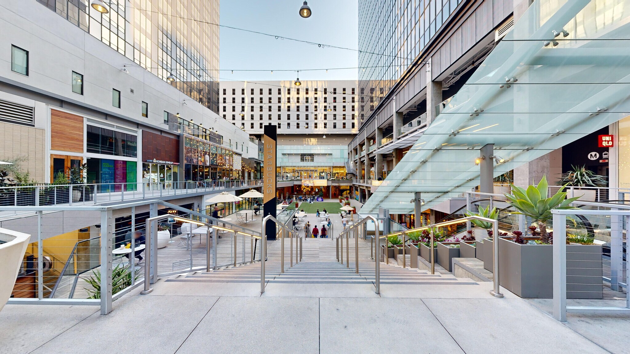 750 W 7th St, Los Angeles, CA à louer Photo principale- Image 1 de 9