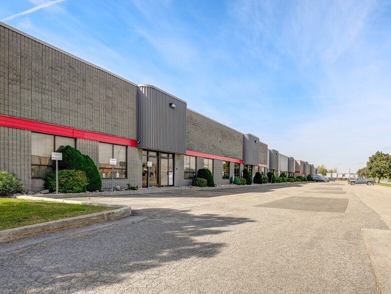 3420-3480 Boul Industriel, Laval, QC à louer - Photo du bâtiment - Image 2 de 11