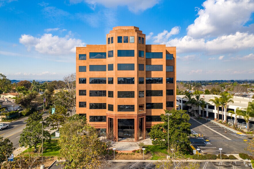 4300 Long Beach Blvd, Long Beach, CA à louer - Photo du bâtiment - Image 2 de 7