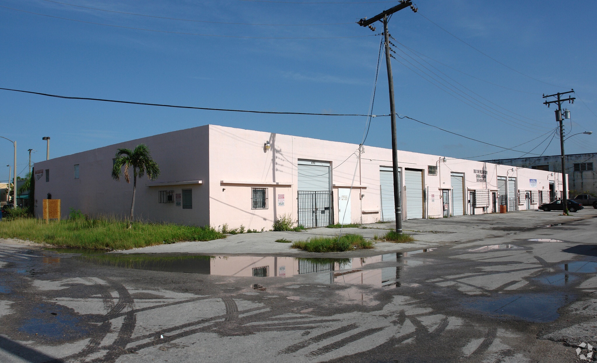 400-490 SE 11th Ave, Hialeah, FL for lease Primary Photo- Image 1 of 16