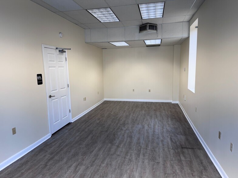 2033 Airport Blvd, Mobile, AL à louer - Photo du bâtiment - Image 3 de 4