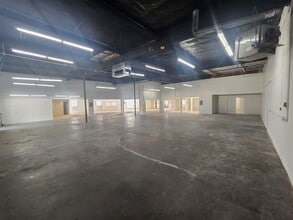 19509-19529 Business Center Dr, Northridge, CA à louer Photo intérieure- Image 1 de 4