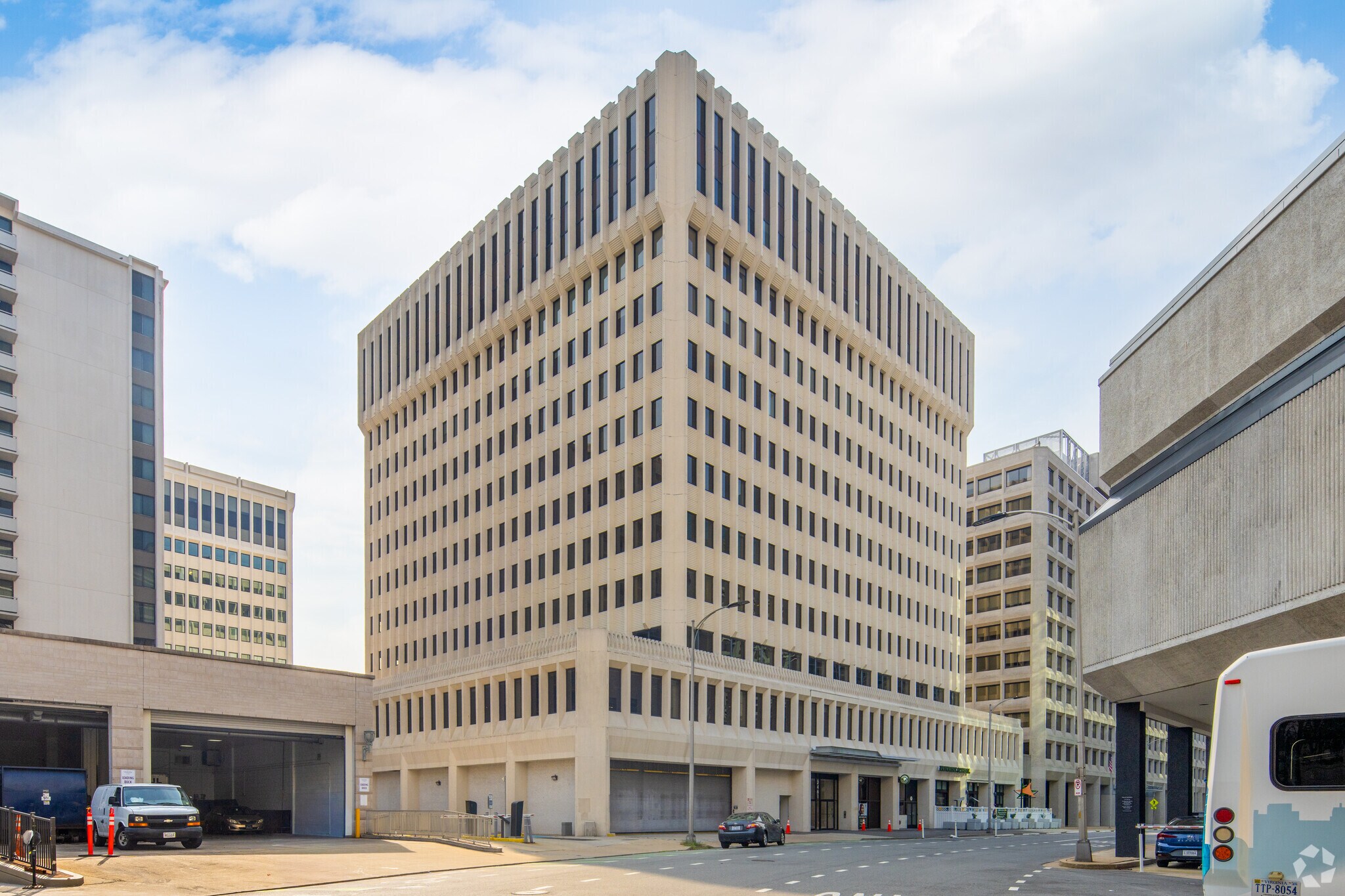 2461 S Clark St, Arlington, VA for lease Building Photo- Image 1 of 23