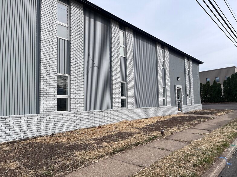 821 W 5th St, Lansdale, PA à louer - Photo du bâtiment - Image 2 de 7