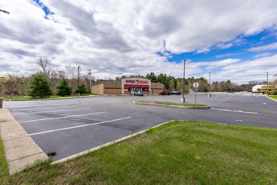 846 N Main St, Brockton, MA for lease - Building Photo - Image 3 of 64